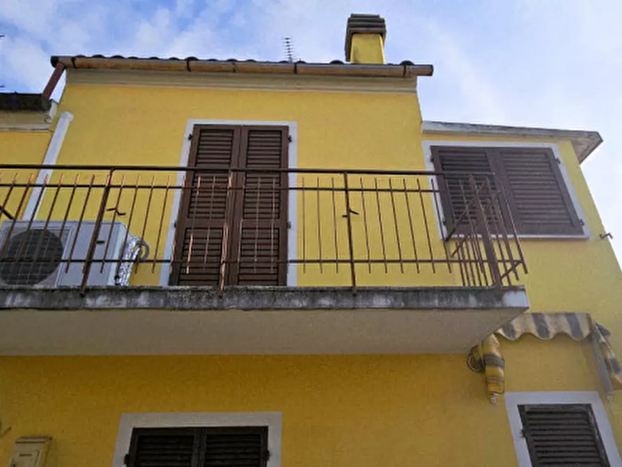 Immagine 2 di Casa indipendente in vendita  a Fano