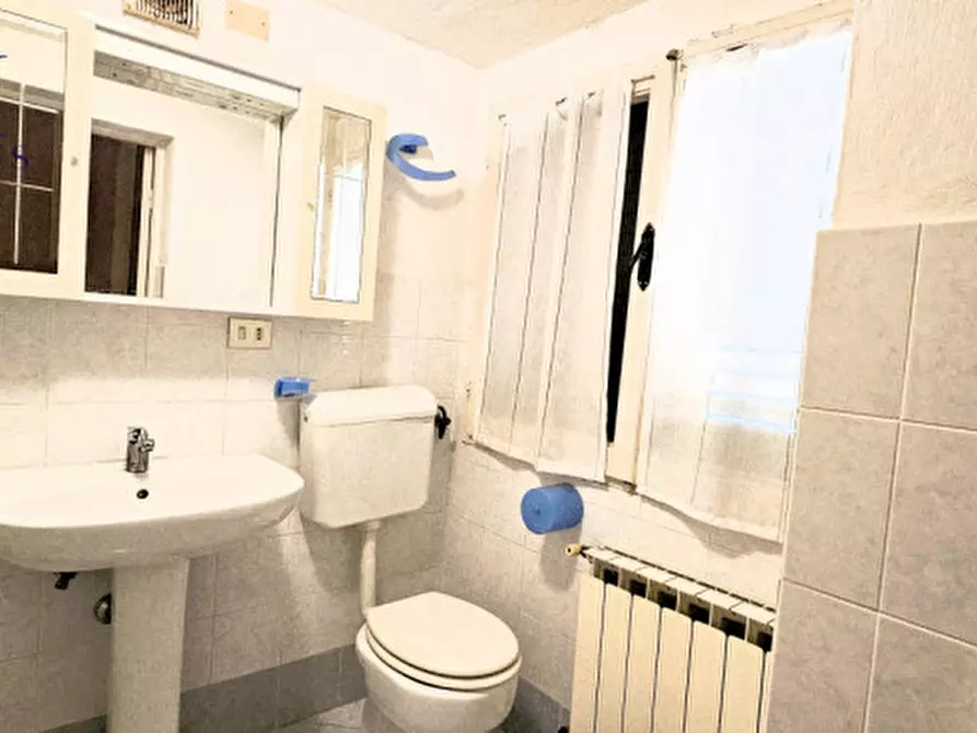 Immagine 11 di Casa indipendente in vendita  a Fano