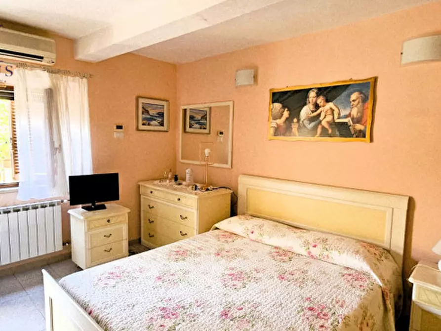 Immagine 21 di Casa indipendente in vendita  a Fano