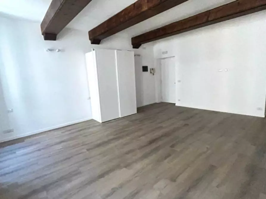 Immagine 4 di Appartamento in vendita  in Via Francesco Crispi a Roma