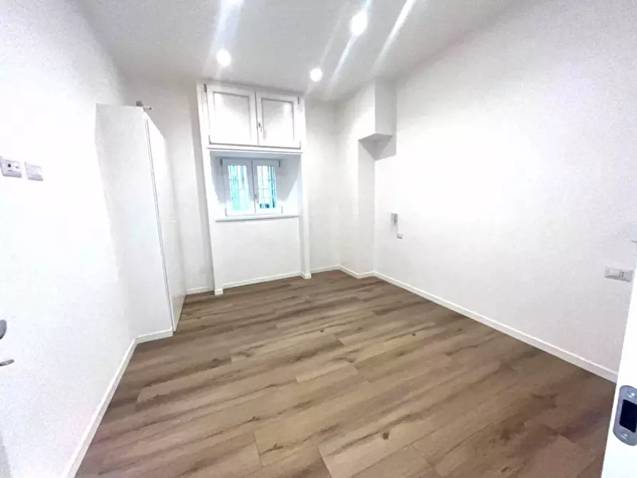 Immagine 13 di Appartamento in vendita  in Via Francesco Crispi a Roma