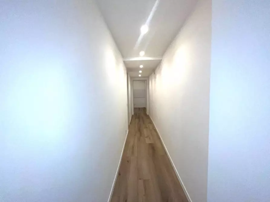 Immagine 11 di Appartamento in vendita  in Via Francesco Crispi a Roma