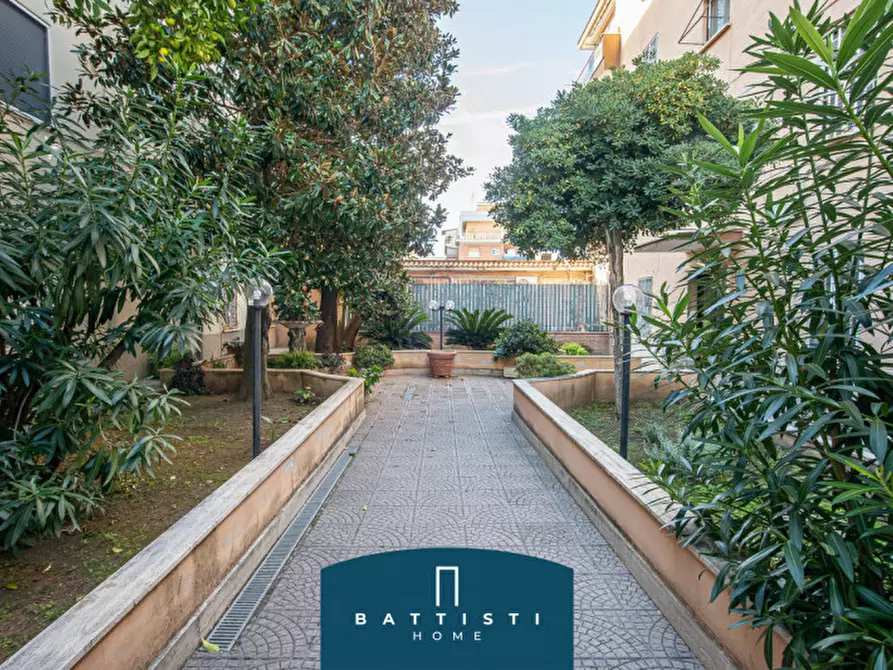 Immagine 1 di Appartamento in vendita  in Via Ferrante Ruiz a Roma