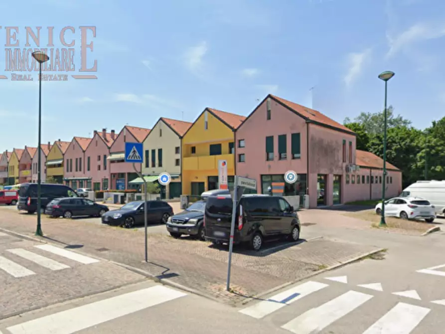 Immagine 4 di Attività commerciale in vendita  a Venezia