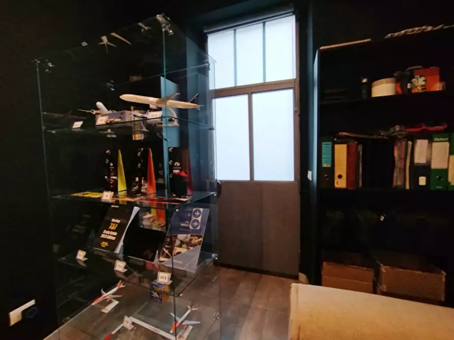Immagine 7 di Negozio in vendita  in Via Salbertrand 77/B a Torino