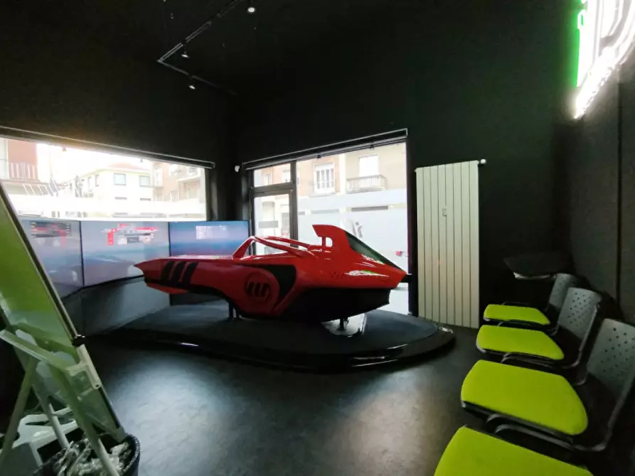 Immagine 9 di Negozio in vendita  in Via Salbertrand 77/B a Torino