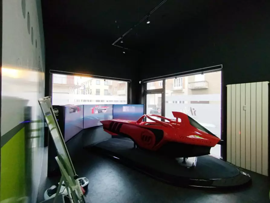 Immagine 10 di Negozio in vendita  in Via Salbertrand 77/B a Torino