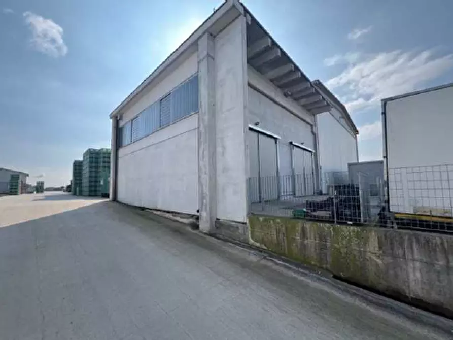 Immagine 12 di Capannone industriale in vendita  in Via Afra Decò 22 a Villafranca Di Verona