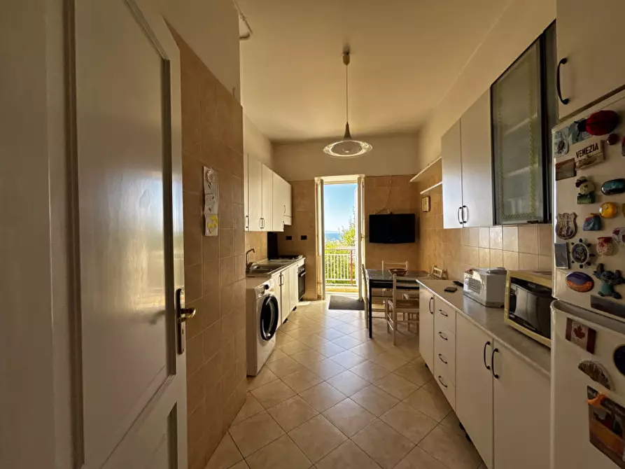 Immagine 1 di Appartamento in vendita  in via nazionale n°361 a Torre Del Greco