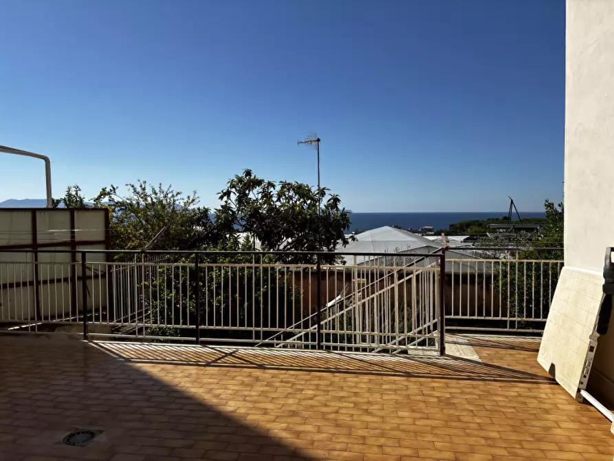 Immagine 2 di Appartamento in vendita  in via nazionale n°361 a Torre Del Greco