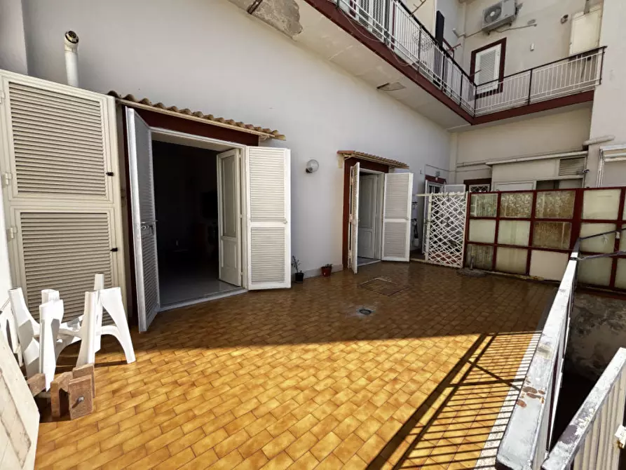 Immagine 10 di Appartamento in vendita  in via nazionale n°361 a Torre Del Greco