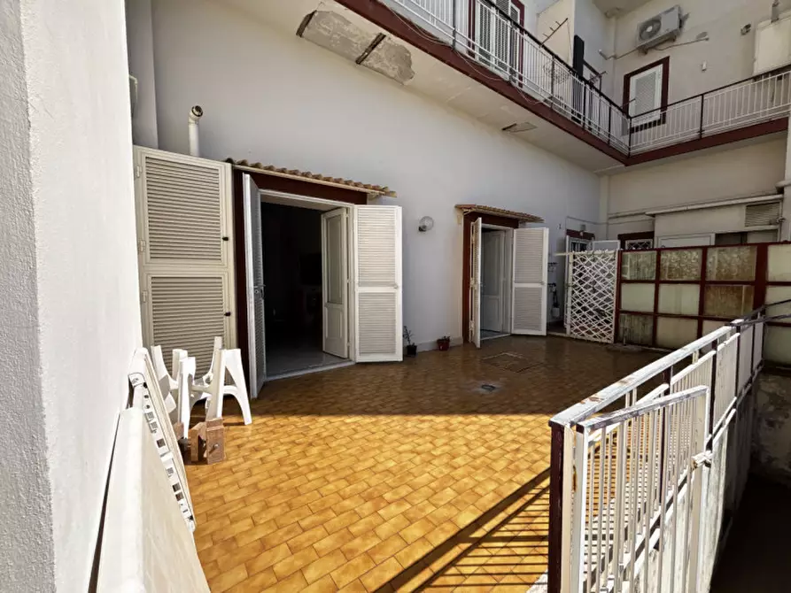 Immagine 12 di Appartamento in vendita  in via nazionale n°361 a Torre Del Greco