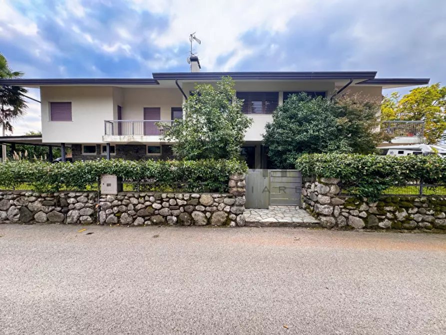 Immagine 2 di Villa in vendita  in Via Pista dei Veneti a Schio