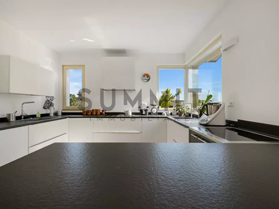 Immagine 6 di Villa in vendita  in Via Pista dei Veneti a Schio