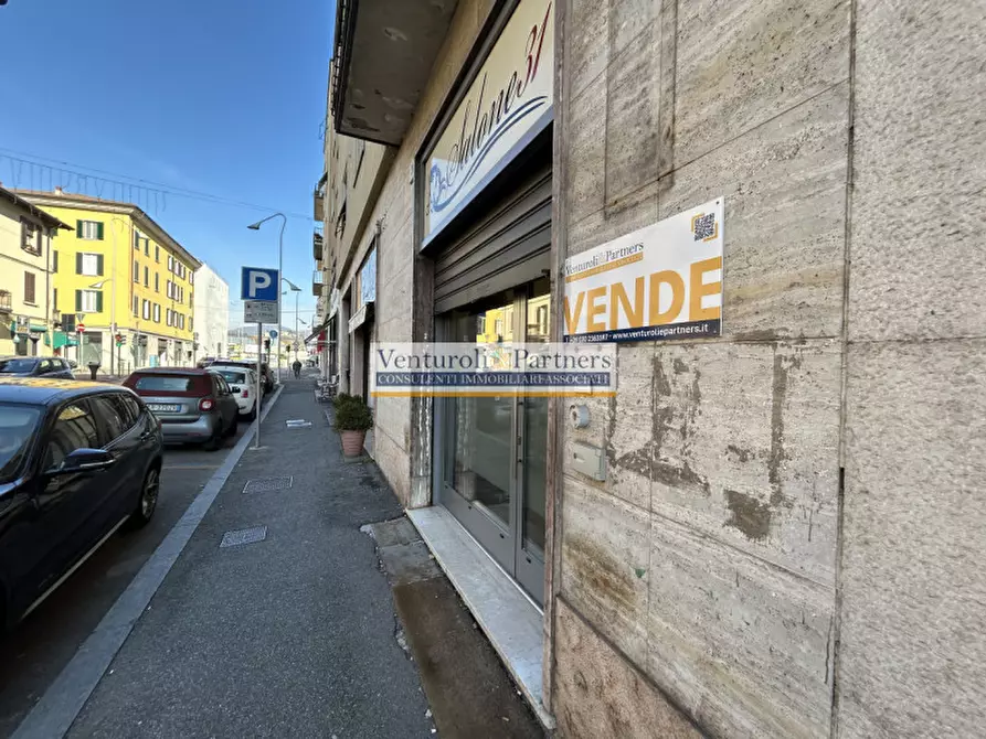 Immagine 1 di Negozio in vendita  in Via Cremona a Brescia