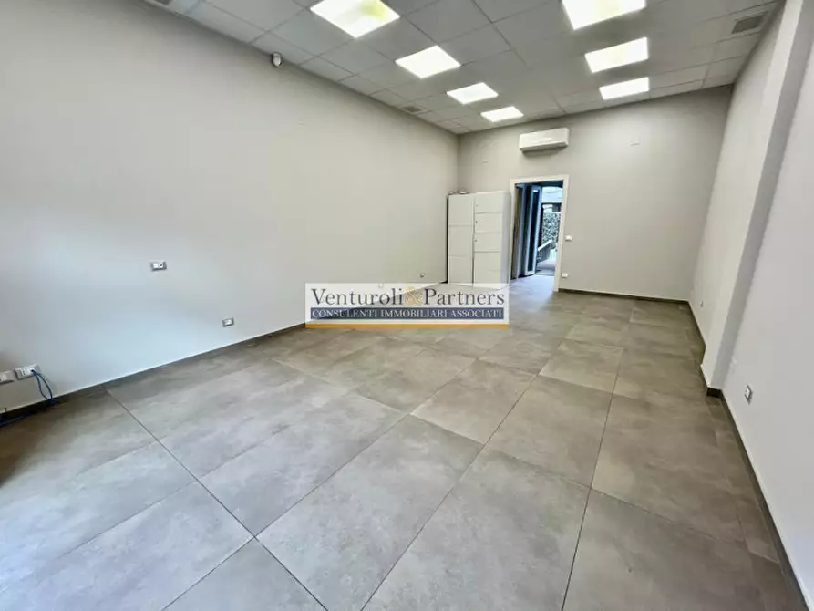 Immagine 2 di Negozio in vendita  in Via Cremona a Brescia