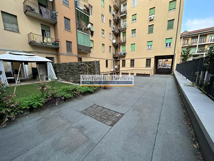 Immagine 4 di Negozio in vendita  in Via Cremona a Brescia