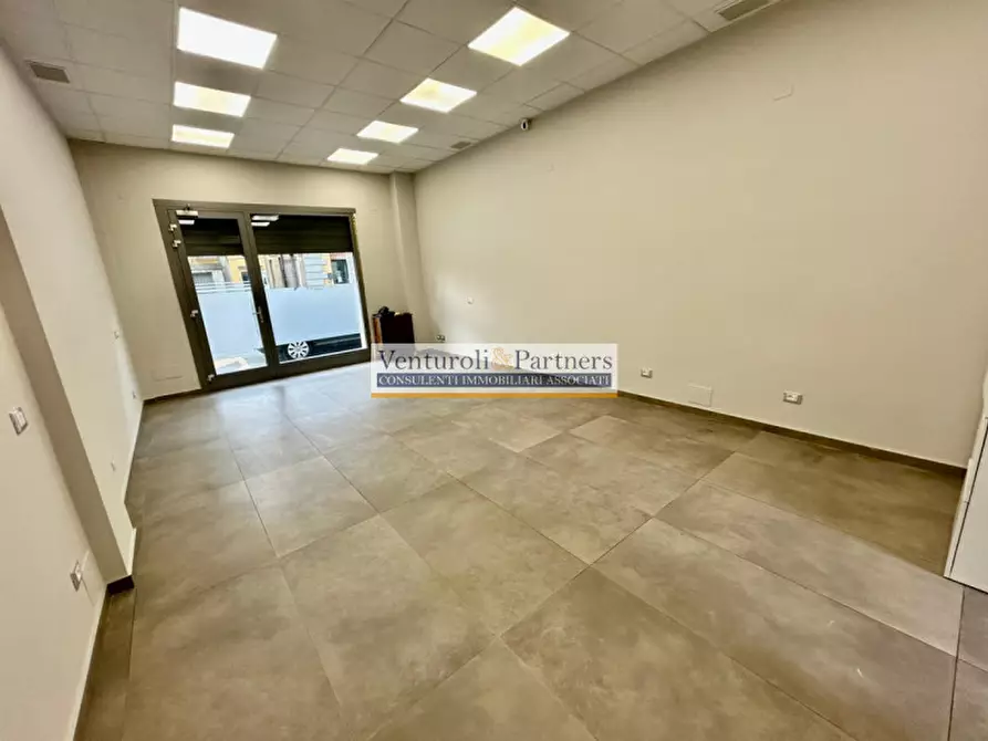 Immagine 5 di Negozio in vendita  in Via Cremona a Brescia