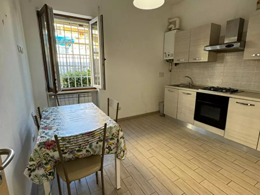 Immagine 3 di Appartamento in vendita  in Via Santena a Roma