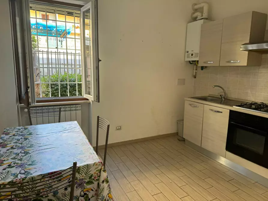 Immagine 5 di Appartamento in vendita  in Via Santena a Roma