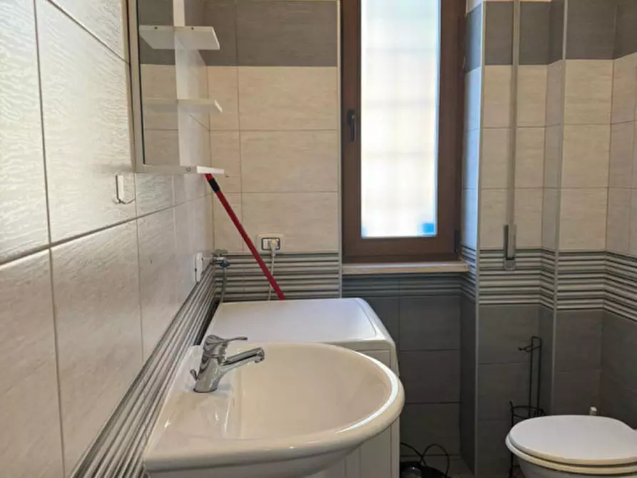 Immagine 11 di Appartamento in vendita  in Via Santena a Roma