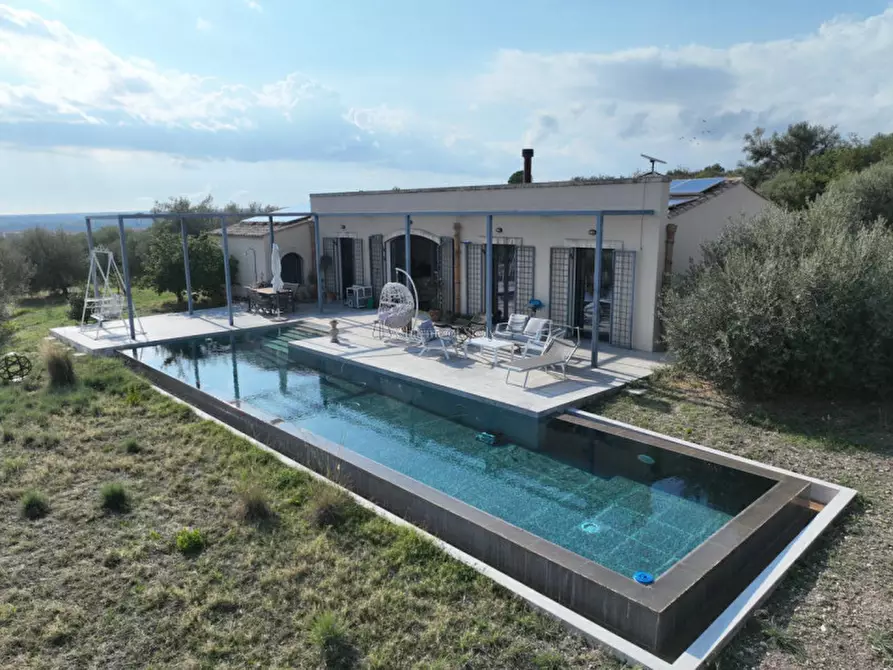 Immagine 1 di Villa in vendita  in SP 15 a Noto