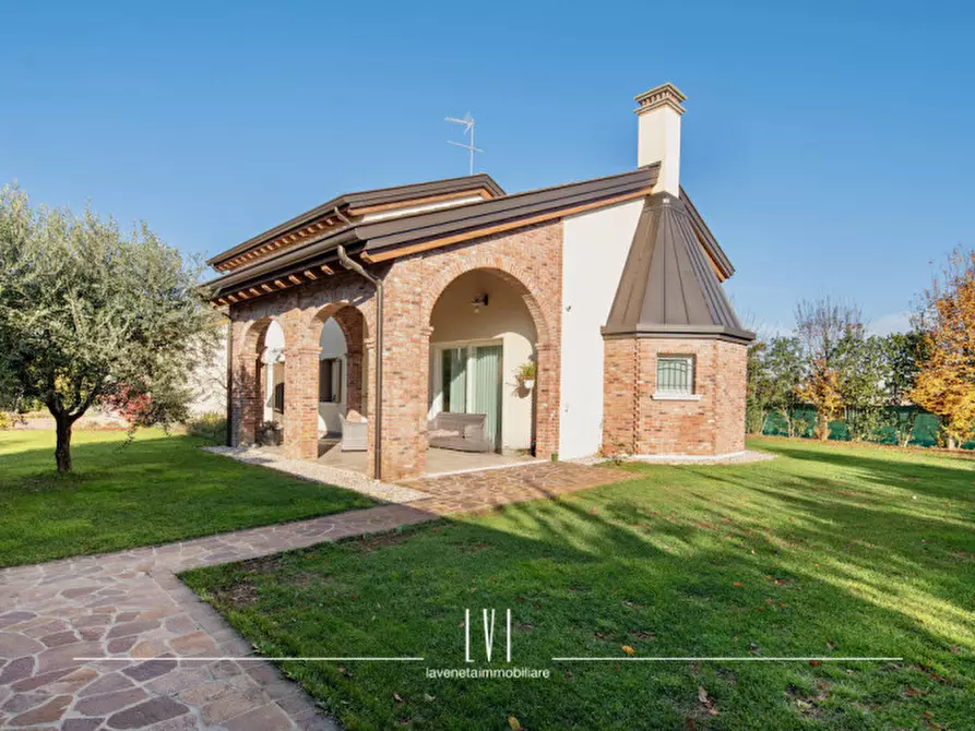 Immagine 3 di Villa in vendita  in via Bosco 2 a Noventa Di Piave