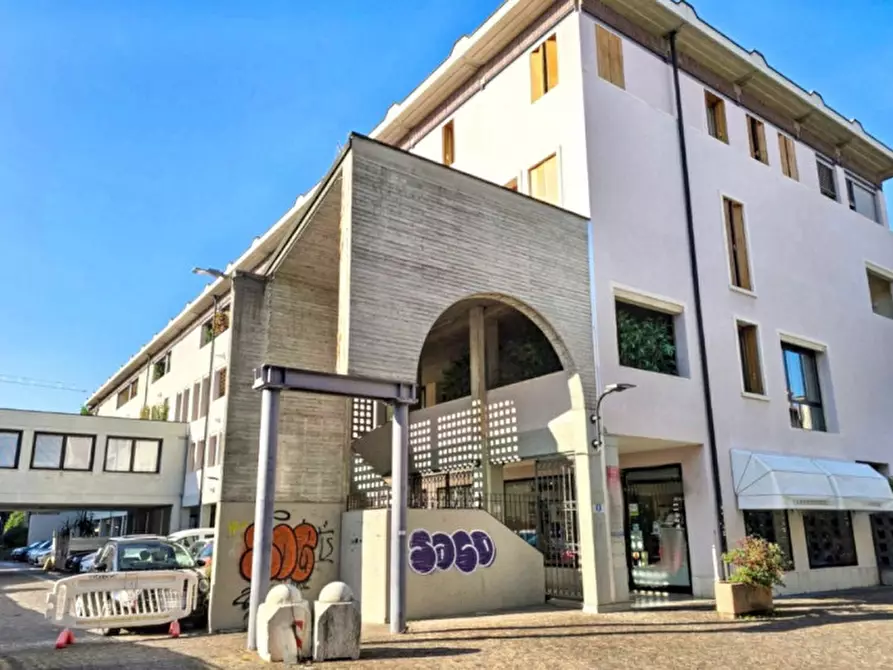 Immagine 1 di Ufficio in vendita  in Via Asilo Bonazzi, 3, 36071 Arzignano VI, Italia a Arzignano