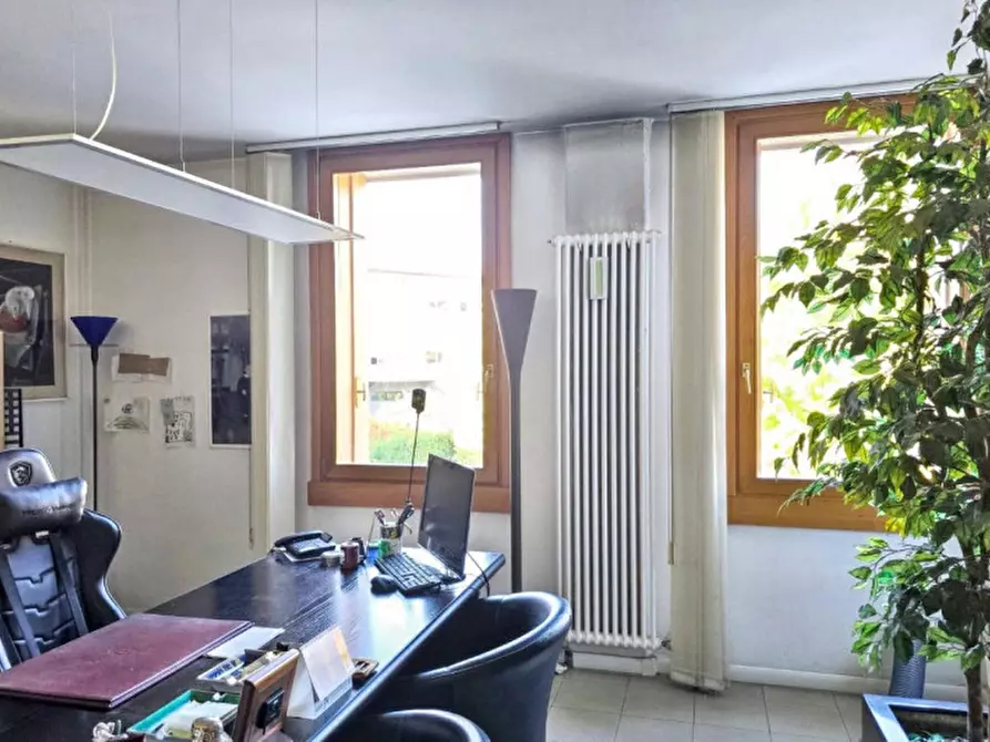 Immagine 3 di Ufficio in vendita  in Via Asilo Bonazzi, 3, 36071 Arzignano VI, Italia a Arzignano