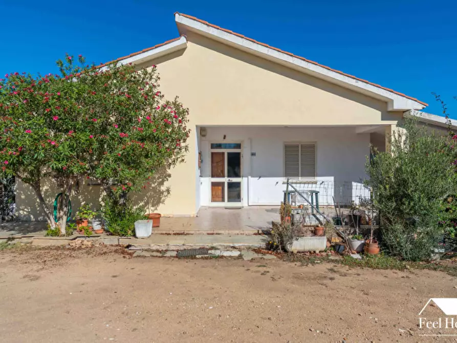 Immagine 1 di Villa in vendita  a Olbia