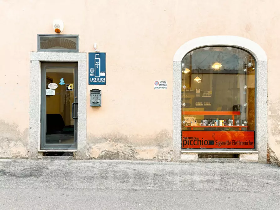 Immagine 2 di Negozio in vendita  in via enea picchio 32 a Oleggio