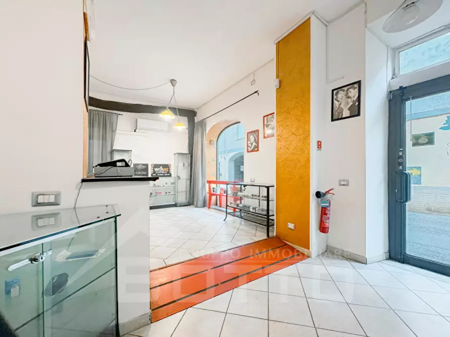 Immagine 5 di Negozio in vendita  in via enea picchio 32 a Oleggio