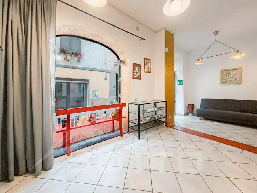 Immagine 7 di Negozio in vendita  in via enea picchio 32 a Oleggio