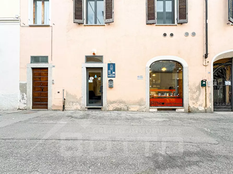 Immagine 12 di Negozio in vendita  in via enea picchio 32 a Oleggio