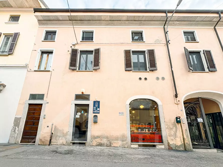 Immagine 15 di Negozio in vendita  in via enea picchio 32 a Oleggio