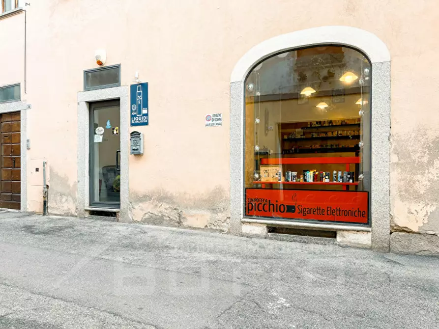 Immagine 16 di Negozio in vendita  in via enea picchio 32 a Oleggio