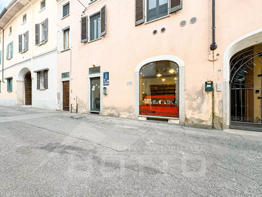 Immagine 17 di Negozio in vendita  in via enea picchio 32 a Oleggio
