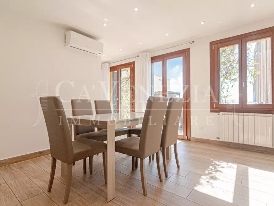 Immagine 11 di Appartamento in vendita  a Venezia