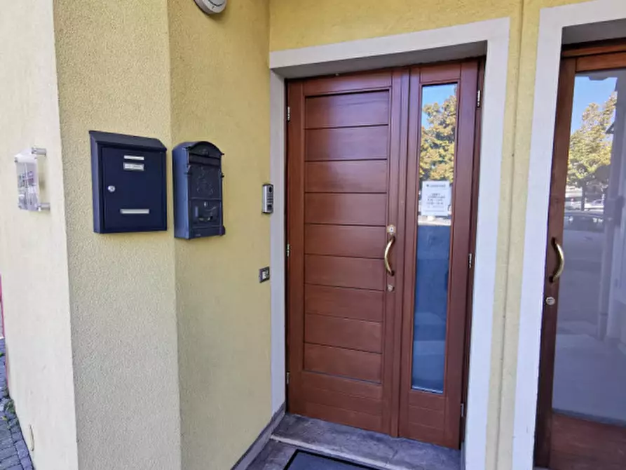 Immagine 1 di Negozio in vendita  in Piazza della Vittoria a Cordenons