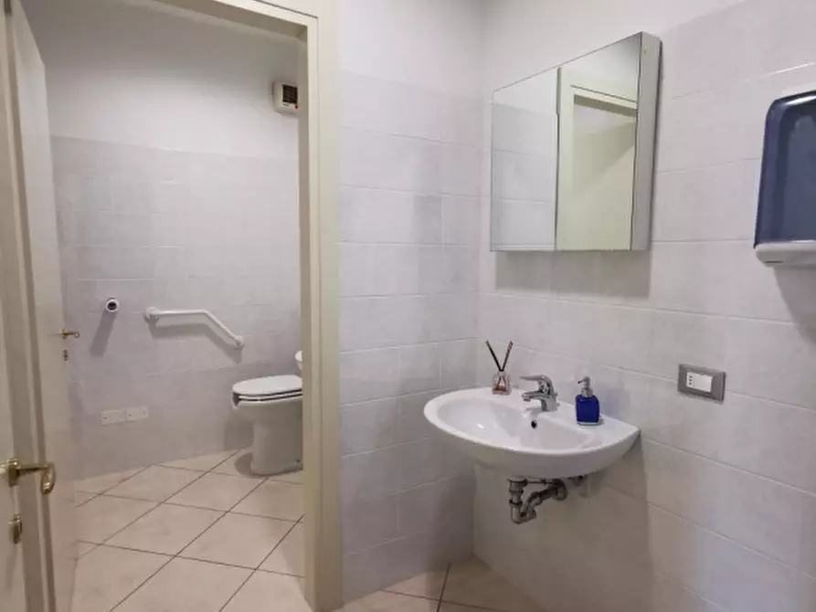 Immagine 5 di Negozio in vendita  in Piazza della Vittoria a Cordenons