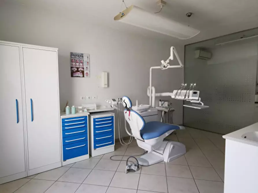 Immagine 12 di Negozio in vendita  in Piazza della Vittoria a Cordenons