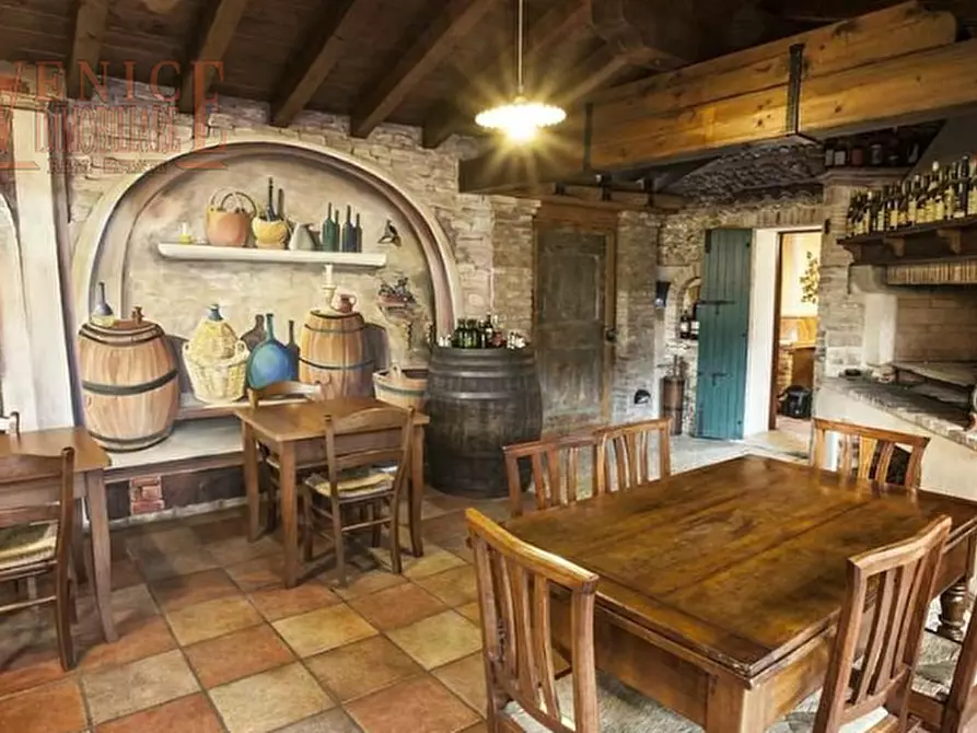 Immagine 2 di Attività commerciale in vendita  a Venezia