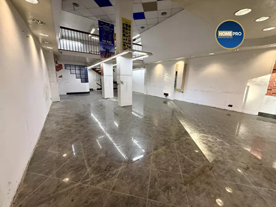 Immagine 2 di Negozio in affitto  in via Oslavia a Roma
