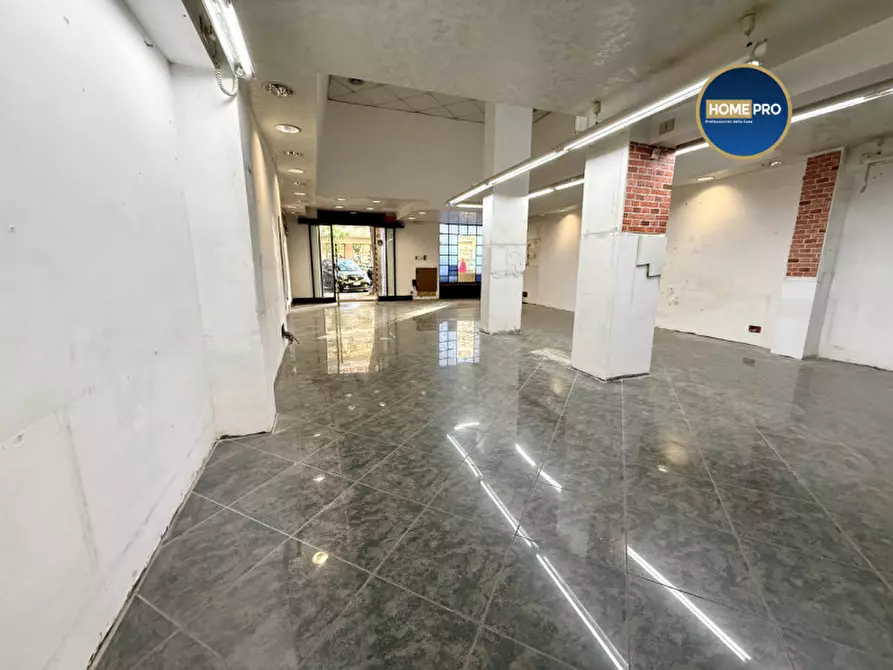 Immagine 4 di Negozio in affitto  in via Oslavia a Roma