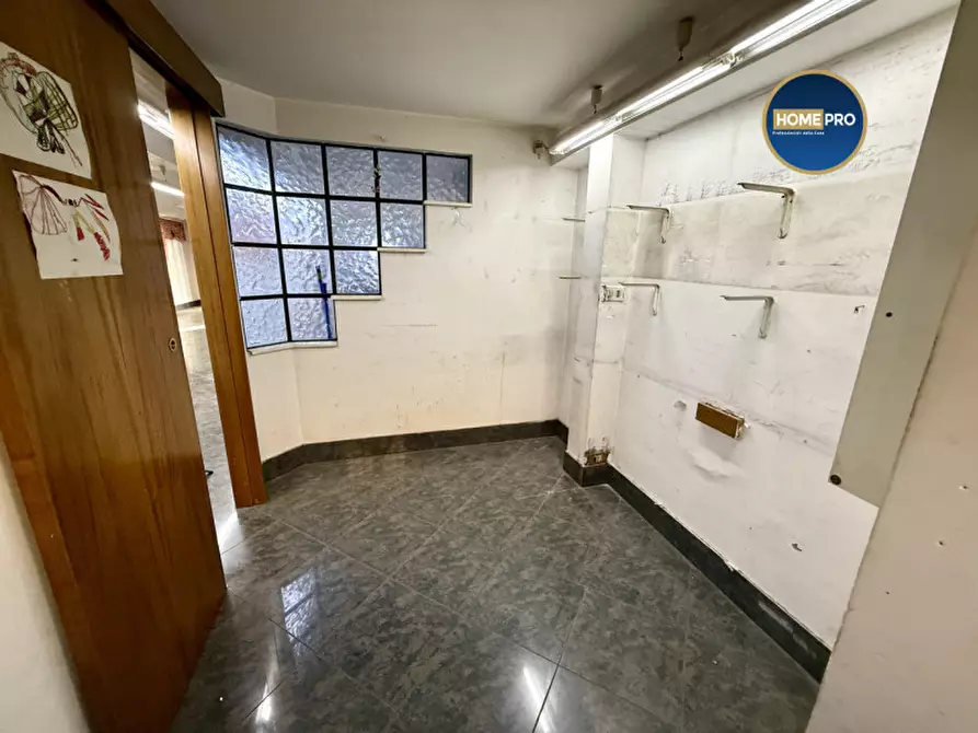 Immagine 6 di Negozio in affitto  in via Oslavia a Roma