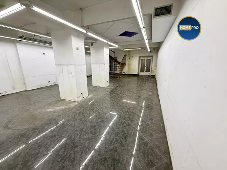 Immagine 14 di Negozio in affitto  in via Oslavia a Roma