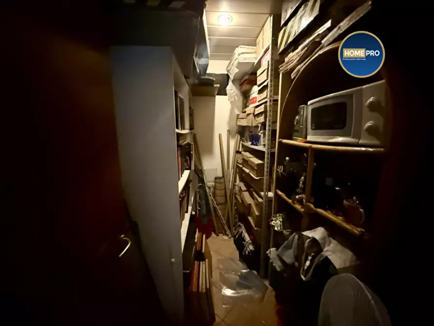 Immagine 15 di Negozio in affitto  in via Oslavia a Roma