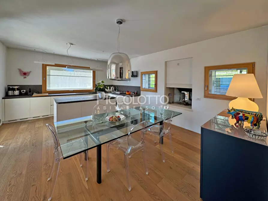 Immagine 12 di Villa in vendita  in via Italo Girardi a Borso Del Grappa