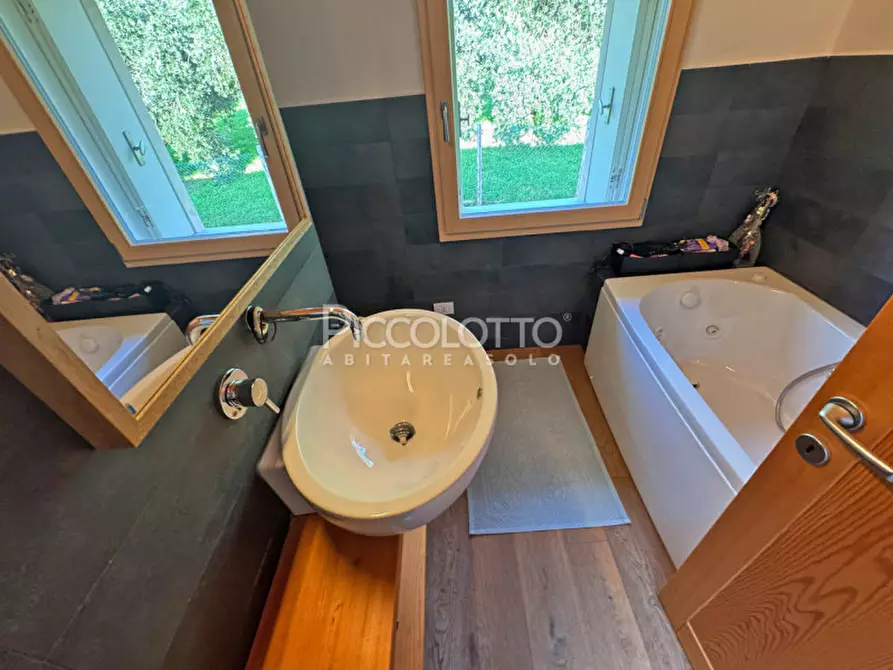 Immagine 23 di Villa in vendita  in via Italo Girardi a Borso Del Grappa