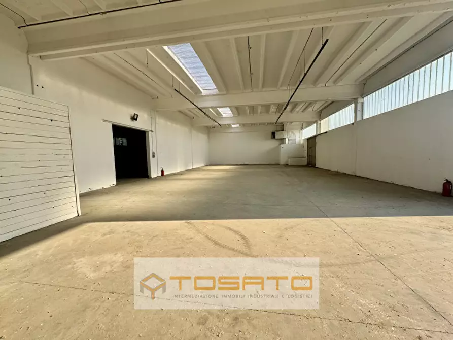 Immagine 1 di Capannone industriale in affitto  a Isola Rizza